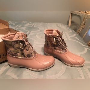 Sperry Boots-Saltwater Met Camo Blush Size 6 1/2-New in Box CUTE!!!!!!!!